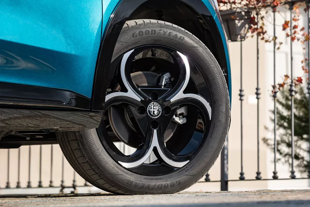 Alfa Romeo Junior Ibrida Q4