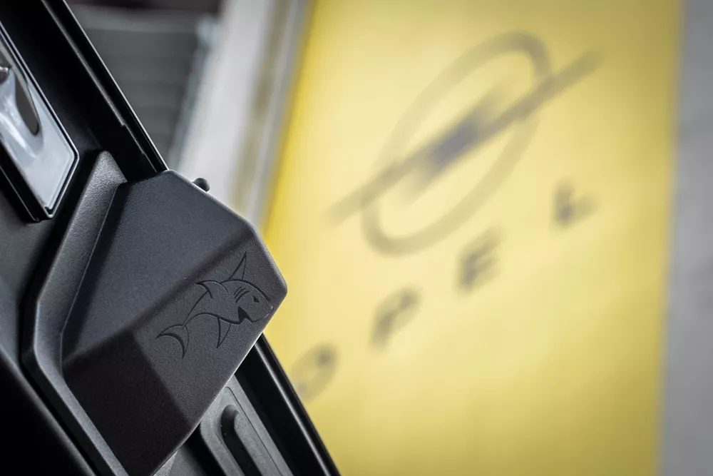 Opel κρυμένοι καρχαρίες