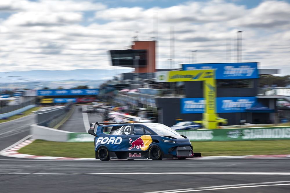 Ford SuperVan Mount Panorama Romain Dumas