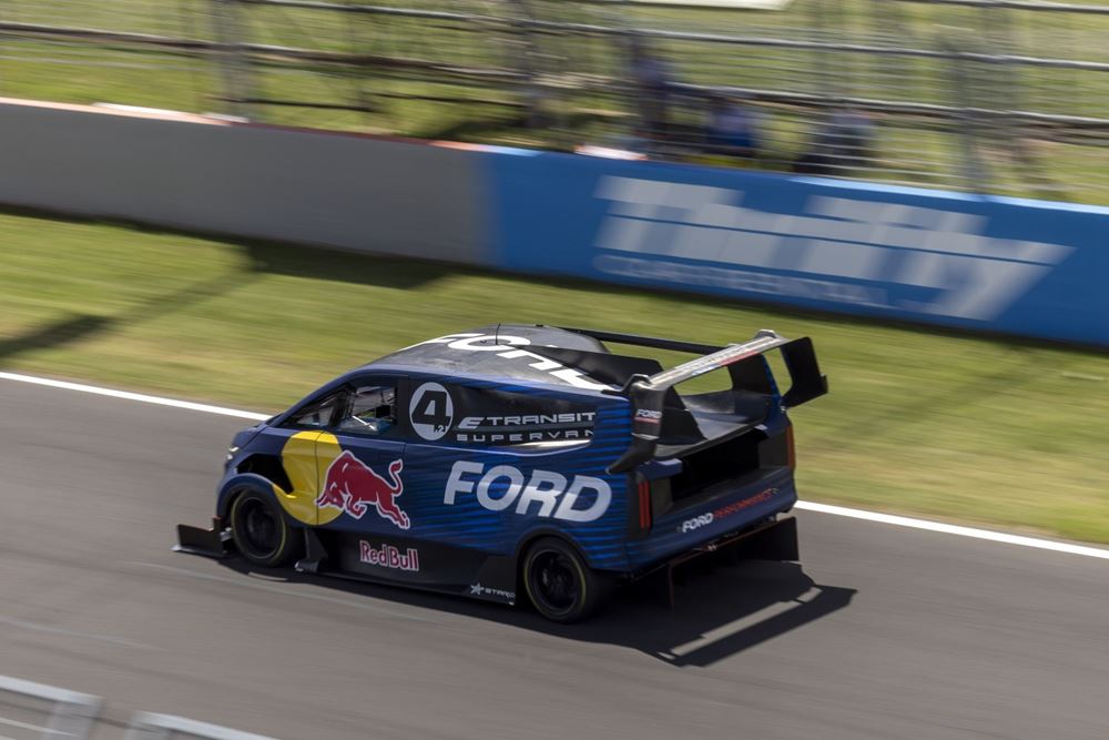 Ford SuperVan Mount Panorama Romain Dumas