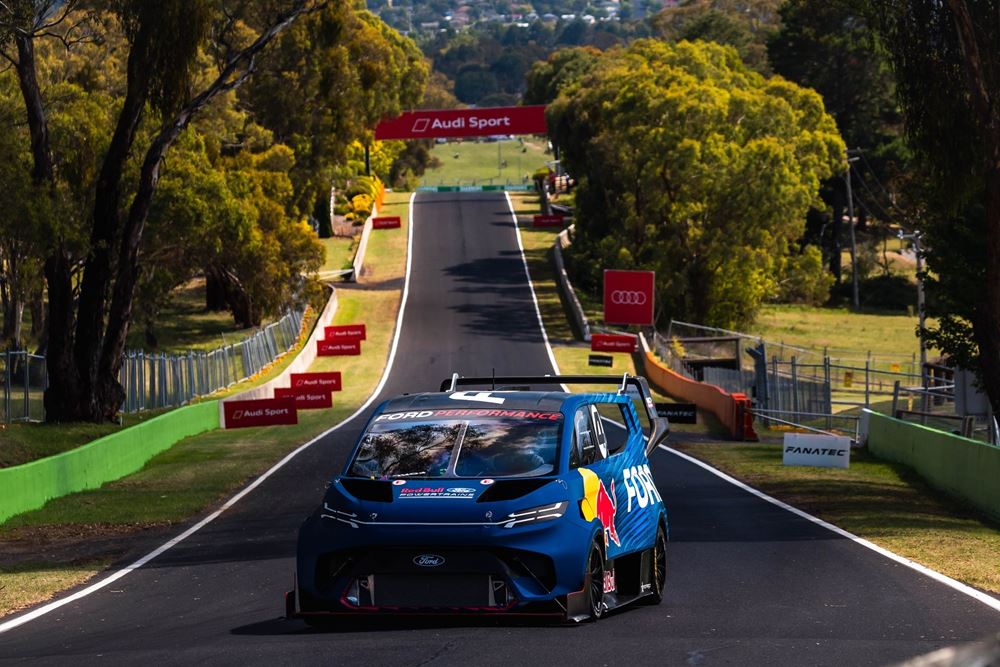 Ford SuperVan Mount Panorama Romain Dumas