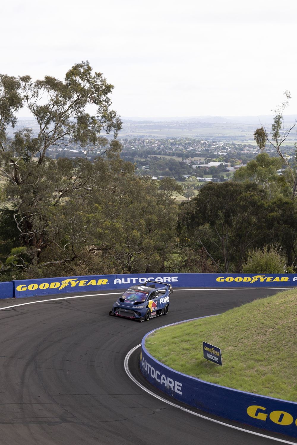 Ford SuperVan Mount Panorama Romain Dumas