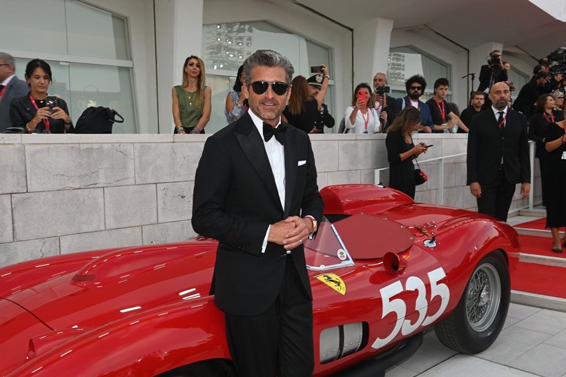 Ferrari Movie Patrick Dempsey μπροστά απο κλασικό της Ferrari Φεστιβάλ Βενετίας