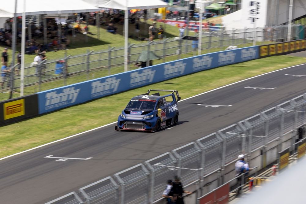 Ford SuperVan Mount Panorama Romain Dumas