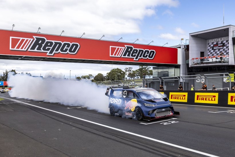 Ford SuperVan Mount Panorama Romain Dumas