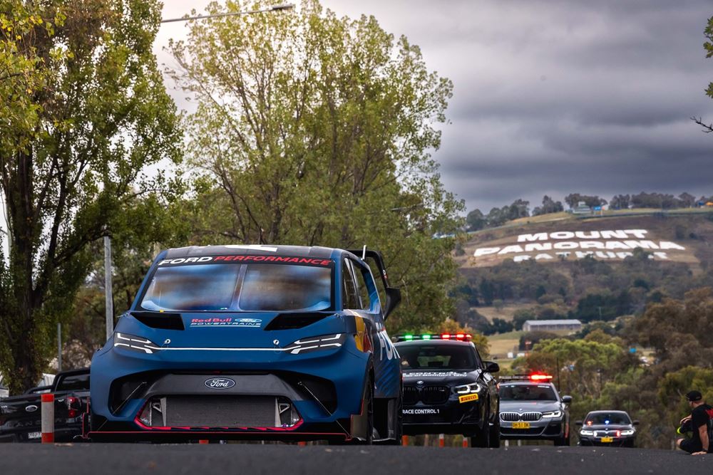 Ford SuperVan Mount Panorama Romain Dumas