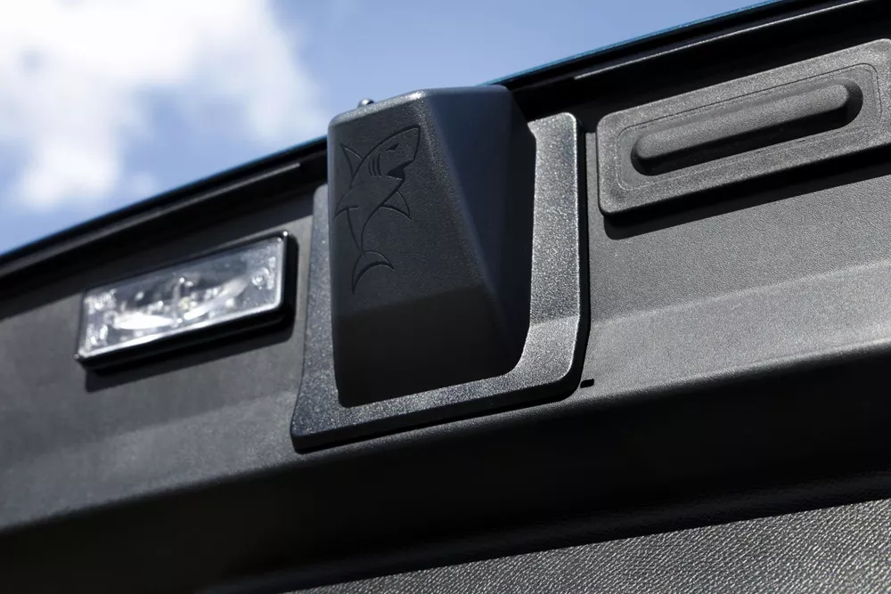 Opel κρυμένοι καρχαρίες