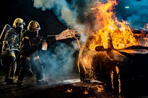 Έτσι σβήνει η φωτιά σε ηλεκτρικό αυτοκίνητο (εικόνες) - εικόνα 2